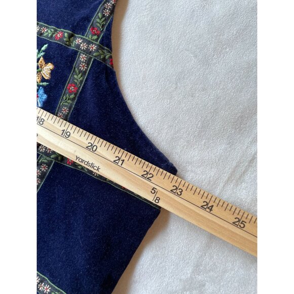 Vintage Studio Collection Womans Embroidered Floral Vest Grandmacore - Picture 3 of 11